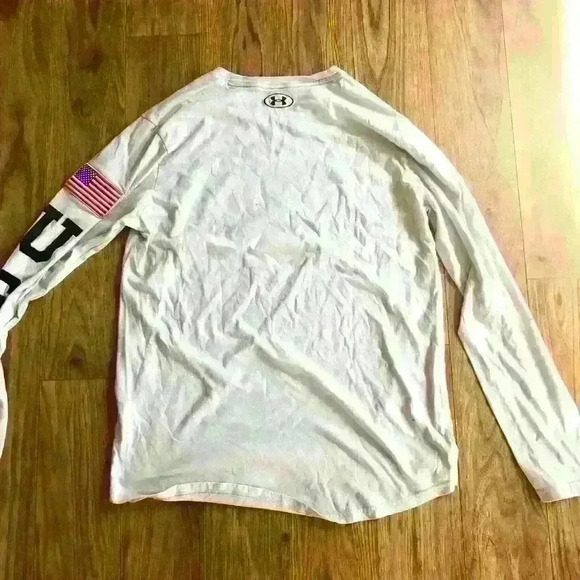 🔥 PROJECT ROCK UNDER ARMOUR USA FLAG PATCH VETERANS DAY LONG SLEEVE SHIRT sz L - Picture 8 of 8